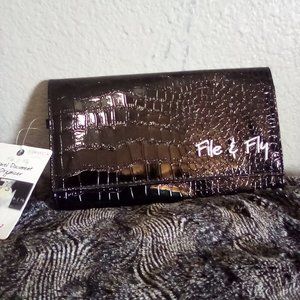 NWT: File and fly travel organizer clutch